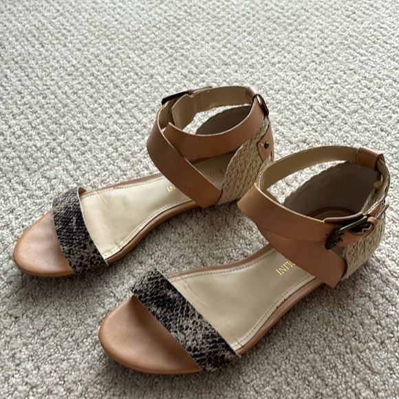 Enzo Angiolini sandals in size 5 1/2 with crisscross ankle straps - Picture 1 of 10